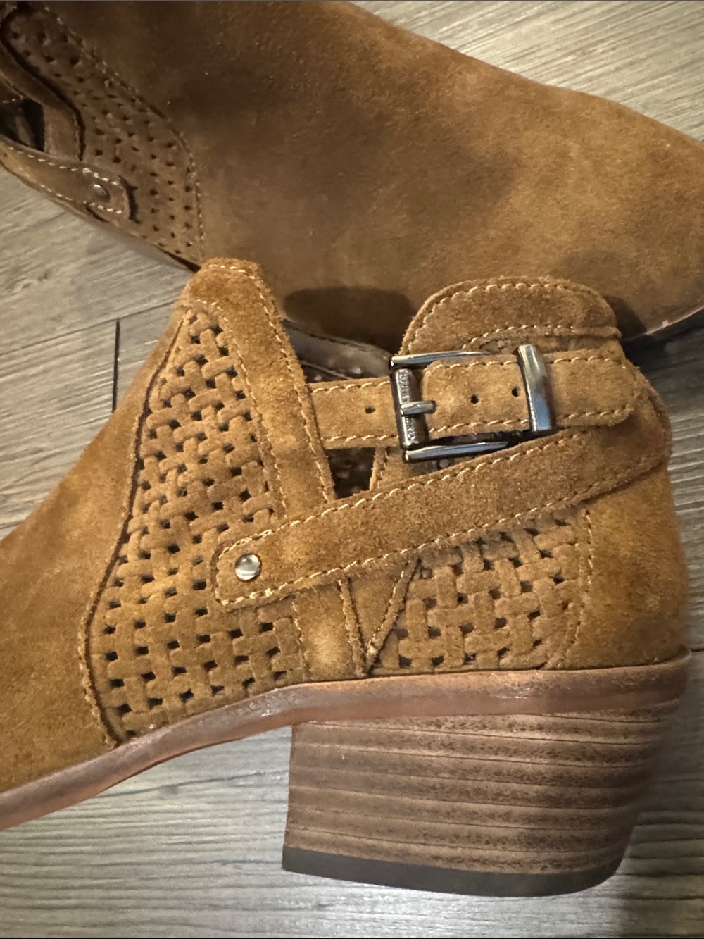 Vince Camuto Suede Ankle Booties w Silver Accents. 9.5 39.5EU. Like New!🔥 - Picture 8 of 10